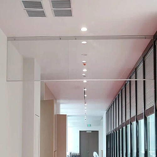 擋煙垂壁安裝在哪里(圖1) 辦公司裝玻璃擋煙垂壁.jpg