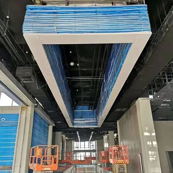 防火分區(qū)上的卷簾和梁之間的縫隙封堵(圖1) 無機(jī)纖維防火卷簾1.jpg